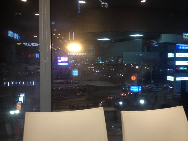 ソウル駅フードコートから見える夜景